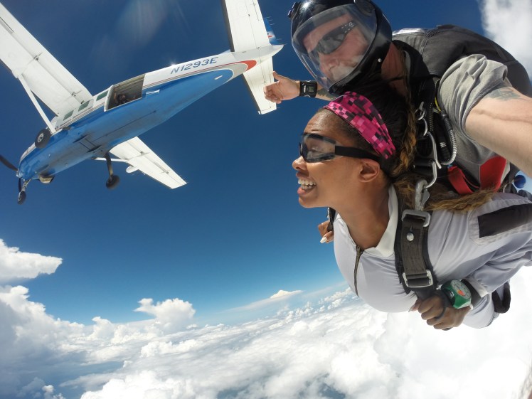 signeddom skydiving  skydiving spaceland